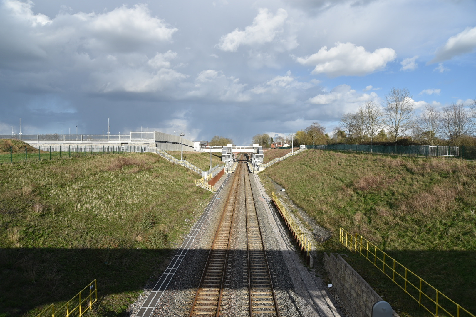 Wide shot of Winslow station